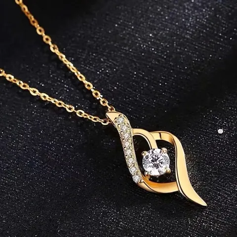 Simple Elegant Heart Clover Pendant Necklace Gold Plated Copper Alloy Inlaid Cubic Zirconia For Women