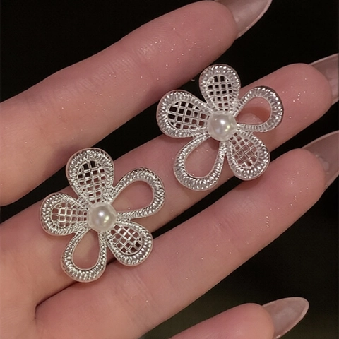 Orecchini A Lobo Con Künstliche Perle E Fiori Cavi Con Perno In Argento Design Vintage Francese Elegante Da Donna