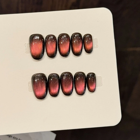 Faux Ongles À Presser Magnétiques Œil De Chat Fait Main Dégradé Brun Rouge Pailleté Court Ovale Réutilisable Femmes