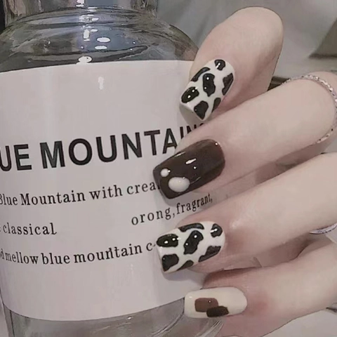 Cow Print Press On Nails Plastic Resin Cute Detachable Short Square Round Full Cover False Nails For Women Daily Manicure