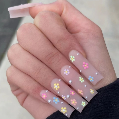 Unghie Finte A Pressione Rosa Nudo Opaco Fiori 3D Künstliche Perle Forma Bara Lunga Unghie Artificiali Rimovibili Stile Dolce