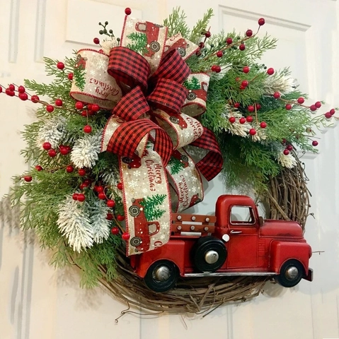 Corona De Navidad Con Camión Rojo Lazo A Cuadros Búfalo Pinos Artificiales Bayas Vid Decoración Puerta Granja