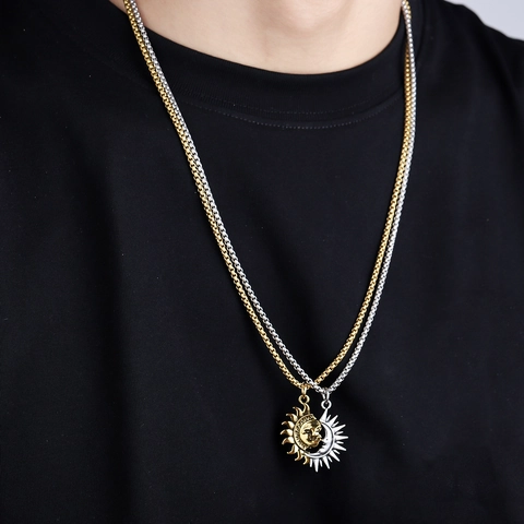 Zon Maan Asymmetrische Titanium Staal Hanger Ketting Hemels Gezicht Gepersonaliseerde Vintage Minimalistische Sieraden Voor Mannen Vrouwen