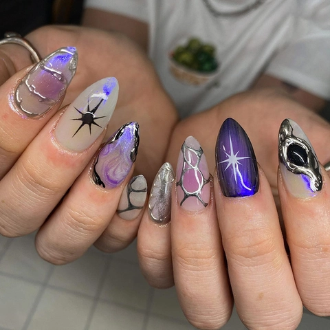 Unghie Finte Press On Rilievo Metallo Liquido Argento 3D Sfumato Viola Occhio Di Gatto Stella Forma Mandorla Stile Y2K Dolce Cool