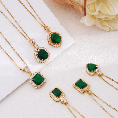 Collana Con Ciondolo In Pietra Preziosa Smeraldo Retrò Rame Placcato Oro Con Perla Artificial Zircone Corona Reale Gioielli Regalo Elegante Per Donne