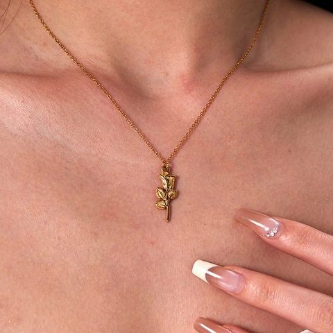 Collana Con Ciondolo A Rosa In Acciaio Inossidabile Placcato Oro 18K Elegante Gioiello Floreale 3D Per Donna Quotidiano