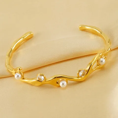 Unregelmäßiges Wellen Manschettenarmband 18K Vergoldeter Edelstahl Mit Kunstperlen Und Zirkonia Französischer Retro Stil
