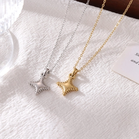 Collana con Pendente a Stella a Quattro Punte Geometrica in Acciaio al Titanio Minimalista Elegante Collana con Ciondolo a Stella per Donna