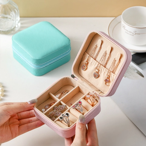 Portable PU Leather Travel Jewelry Box Organizer For Rings Earrings Necklaces Small Storage Case With Zipper For Women