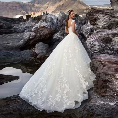 Elegantes Weißes Spitzen Tüll Hochzeitskleid Ärmellos Herz Ausschnitt A-Linie Lange Schleppe Brautkleid Polyester