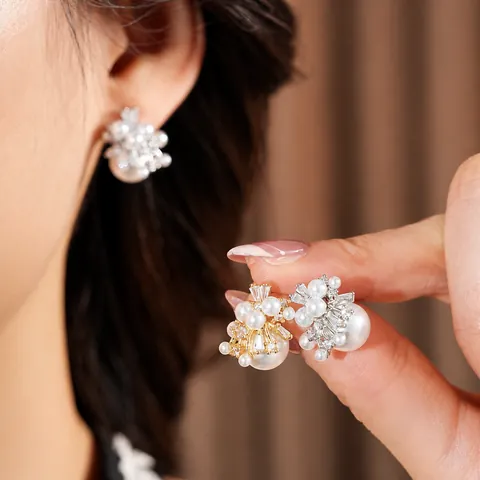 Retro Luxury Fireworks Artificial Pearl Earrings Zircon Cluster Flower Studs With Silver Earring Post For Women French Style