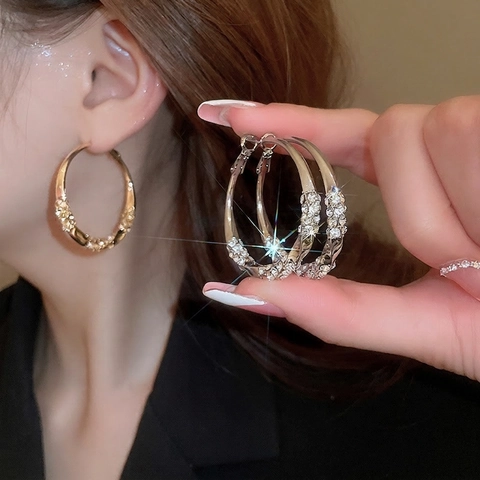 Gedrehte Creolen Legierung Strass Funkelnd 925 Sterling Silber Ohrring Stecker High End Chic Modeschmuck Für Damen