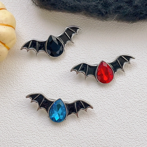 Gothic Vintage Bat Brooch For Women Zinc Alloy Crystal Enamel Devil Bat Pin For Halloween Party Fashion Decorative Jewelry Gift