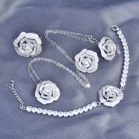 Hohlrose Blumen Schmuckset Halskette Ohrringe Armband Offener Ring Kupfer Zirkonia Silberner Ohrstecker Elegant
