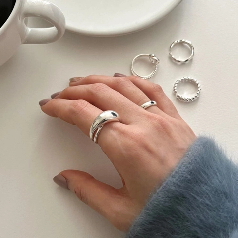 Geometrischer Unregelmäßiger Kupferring Glänzende Oberfläche Kreuz Design Verstellbar Minimalistischer Schmuck Für Damen