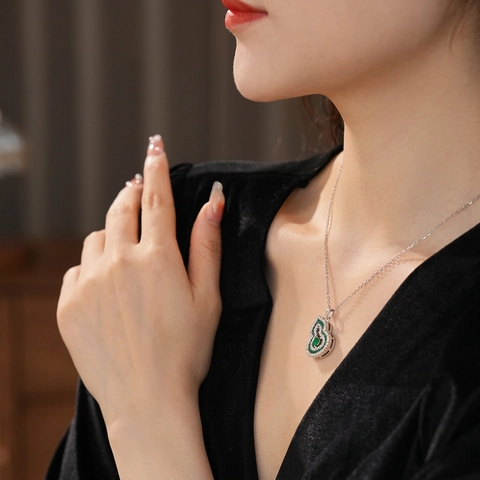 Elegante Hanger Ketting Koper Met Groene Zirkoon En Witte Strass Nieuwe Chinese Stijl Sleutelbeenketing Voor Dames