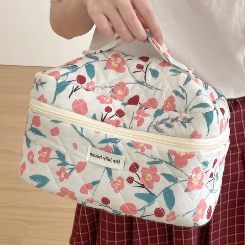 Florale Gesteppte Kosmetiktasche Toilettenbeutel Reise Make-Up Organizer Baumwollstoff Süßes Blumenmuster Tragbare Tasche