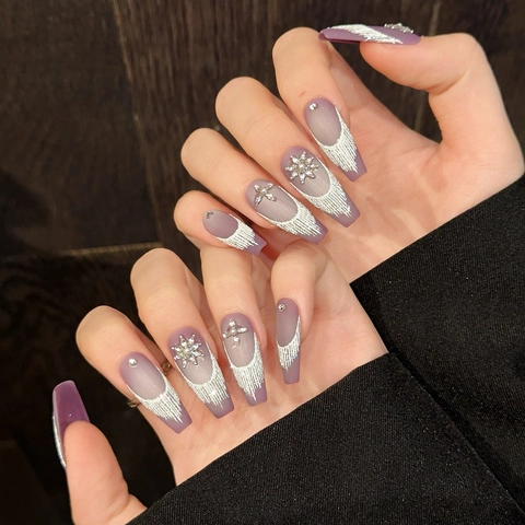 Unghie Finte Lunghe A Bara Viola Opaco Con Strass A Fiocco Di Neve Künstliche Perle Glitter Argento Stile Francese Lusso Per Donne