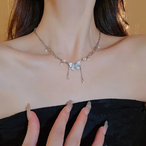 Collana Con Pendente A Farfalla Doppio Strato Cristallo Luccicante Zircone Imitazione Perla Artificial Stella Nappa Tono Argento Donna