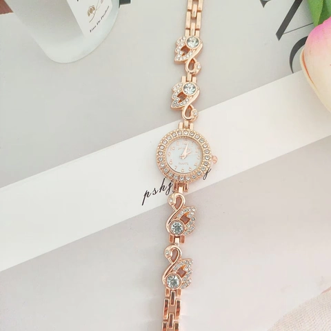 Luxurious Women's Quartz Bracelet Watch Rhinestone Inlaid Swan Design Alloy Strap Elegant Wrist Watch For Ladies Fashion Jewelry