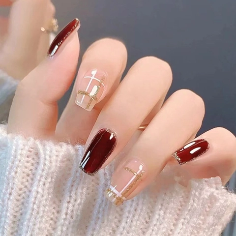 Deep Wine Red Press On Nails Vintage Plaid Pattern Gold Glitter Decor Coffin Shape Elegant Wearable Fake Nails