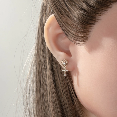 Boucle D'oreille De Perçage De Cartilage En Acier Titane Coeur Croix Zirconium Vis Arrière Helix Stud Bijoux Vintage Pour Femmes