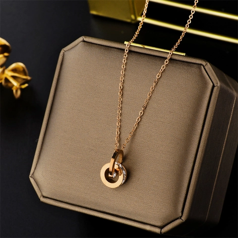 Titanium Steel Double Interlocking Ring Pendant Necklace For Women Rose Gold Rhinestone Inlaid Clavicle Chain Jewelry Gift