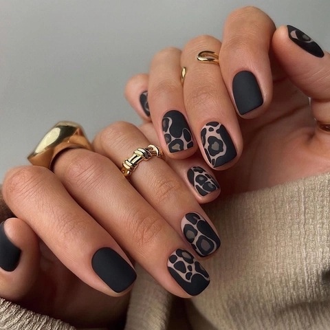 Unghie Finte A Pressione Nero Opaco Con Motivo Leopardato Forma Quadrata Corta Per Donne Manicure Quotidiana