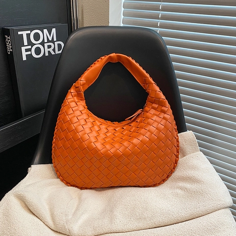 Women'S Medium Pu Leather Solid Color Streetwear Pillow Shape Zipper Handbag