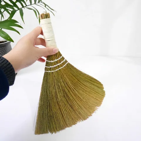 Handmade Natural Silvergrass Small Desktop Cleaning Broom Brush For Tea Table And Keyboard Traditional Crafts Style