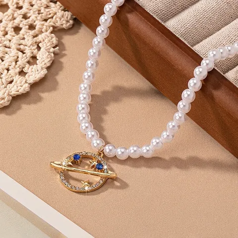 Collar con Colgante de Planeta Saturno de Aleación y Perlas Artificiales para Mujer Joyas de Diamantes de Imitación Celestiales