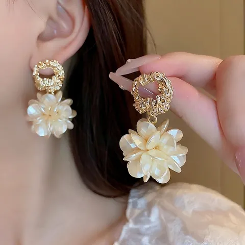 Franse Vintage Bloem Hangende Oorbellen Met Acryl Bloemblaadjes En Zilveren Oorsteker Gehamerde Gouden Ring Dames Elegant