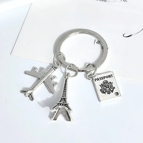 Porte-clés en Métal Thème Voyage Alliage Tour Eiffel Avion Appareil Photo Passeport Globe Charme Couleur Argent Accessoire de Sac Cadeau