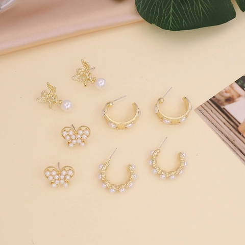 Boucles D'oreilles Puces En Alliage Imitation Künstliche Perle Papillon Ange Style Baroque Vintage Couleur Or Bijoux Élégants Femmes