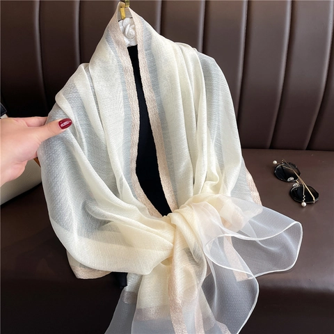 Écharpe Élégante en Polyester Transparent pour Femmes Avec Bordure en Paillettes de Fil d'Or Protection Solaire Châle Long Léger Gaze Douce pour Voyage Plage
