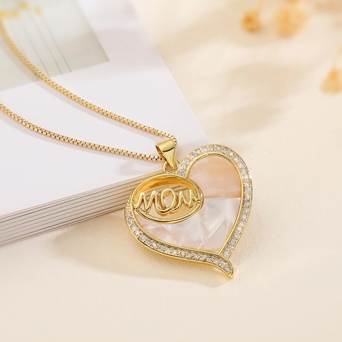 Collana Con Pendente A Cuore Rame Placcato Oro Con Lettera MOM Conchiglia E Zirconia Regalo Elegante Per Madre Donne