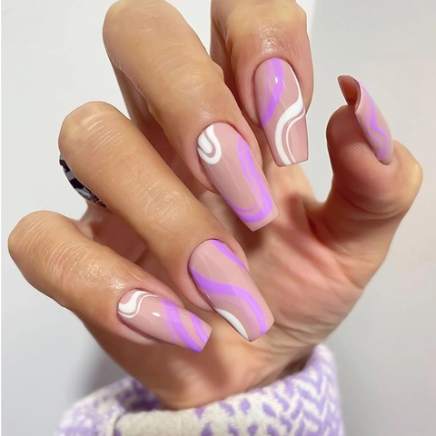 Franse Minimalistische Lange Doodskist Plaknagels Met Paarse En Witte Golvende Patronen Plastic Kunstnagels Voor Vrouwen