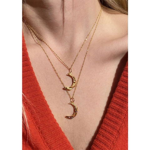 Elegante Collana Con Ciondolo a Luna in Ottone Placcato Oro per Donna Retrò Texture Martellata Catena a Onde d'Acqua Gioielli di Moda