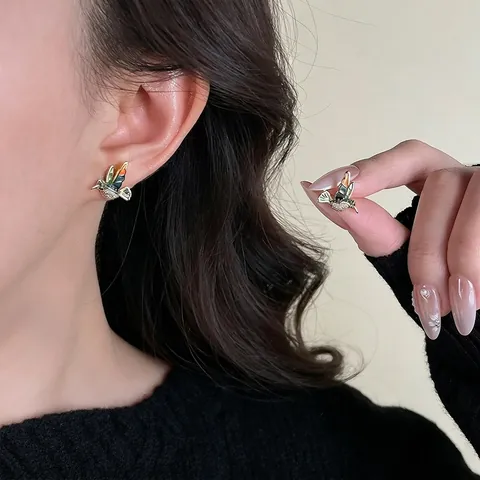 Orecchini a Bottone Colibrì Multicolore Rame Smalto Zirconia Sfumato Uccello Animale Gioielli di Moda per Donna Regalo Elegante