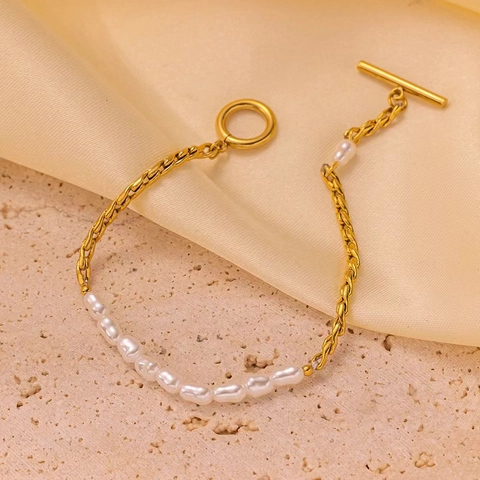 Titaniumstaal Vergulde Zoetwaterparel Armband Elegant Mode OT Sluiting Ketting Handsieraden Voor Dames Dagelijks Gebruik