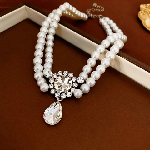 Doppelschichtige Imitation Künstliche Perlenhalskette Legierung Strass Wassertropfen Kristall Anhänger Elegante Choker Für Damen