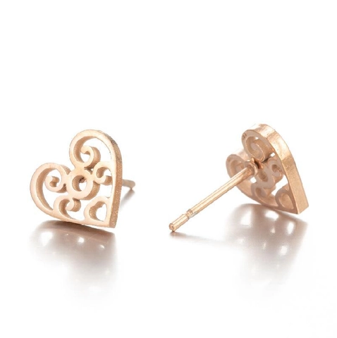 Boucles d'Oreilles Clous Minimalistes en Acier Inoxydable en Forme de Cœur Ajouré pour Femmes Bijoux de Cœur en Filigrane Vintage