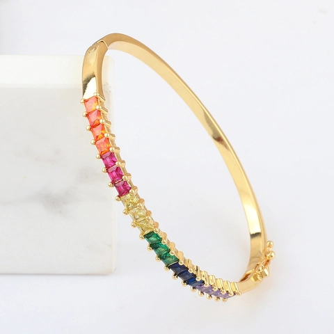 Bracciale Rigido In Zirconia Arcobaleno Per Donna Rame Placcato Oro 18K Chiusura A Cerniera Ovale Gioielli Eleganti