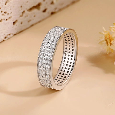 Lussuoso Anello Eternity in Argento Sterling 925 con Moissanite a Tre File Placcato in Oro Bianco per Donna Gioielli