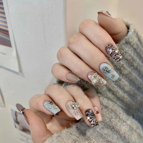 Lange Trapezförmige Press-On Nägel Mit Legierung Straß Kreuz Herz Dekor Zebra Muster Y2K Gothic Stil Für Frauen