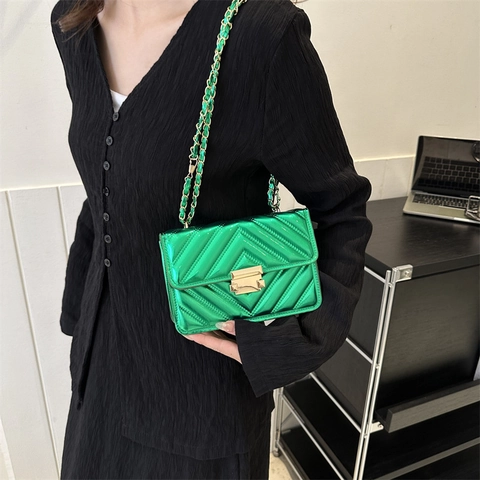 Bolso Bandolera Acolchado De Cuero PU Brillo Metálico Correa De Cadena Cierre De Bloqueo Bolso De Mano Para Mujer