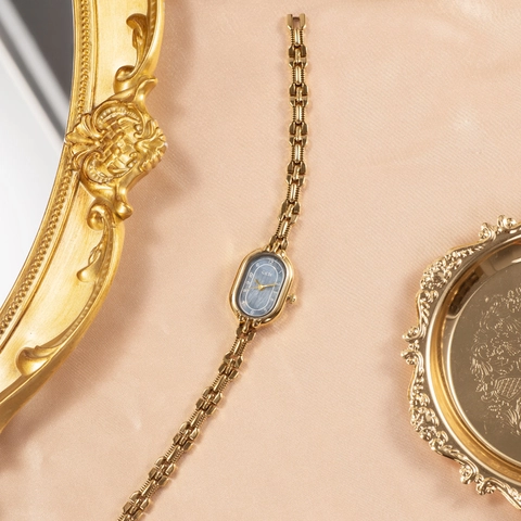 Women Vintage Gold Bracelet Watch Oval Small Case Alloy Quartz Wristwatch With Mother Of Pearl Face Light Luxury Fashion Jewelry Timepiece