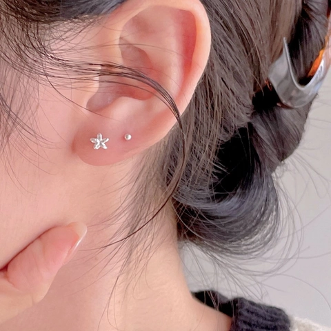 Orecchini A Lobo Minimalisti Con Fiore E Sfera Tonda In Argento Sterling 925 Placcato Oro 18K Gioielli In Stile Coreano