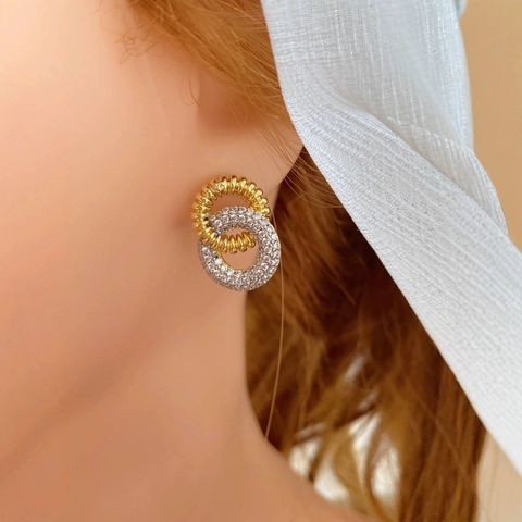 Dames Koper Goud Vergulde Dubbellaagse Kruis Oorbellen Met Zirconia Ingelegde Geometrische Gedraaid Touw Sieraden Voor Feest