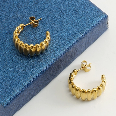 Orecchini A Cerchio Croissant Acciaio Inossidabile Placcato Oro 18 Carati Texture A Costine Minimalisti Da Donna